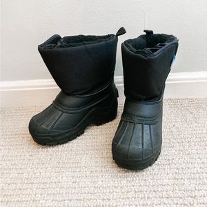 ZOOGS Kids Snow Boots for Toddlers, size 7.